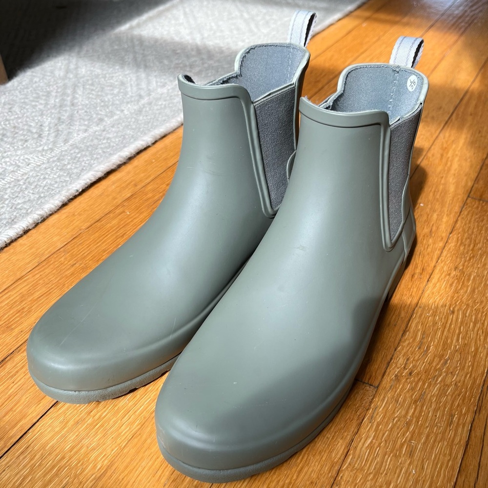EUC HUNTER Refined Chelsea Wellington Rain Boots in Sage
